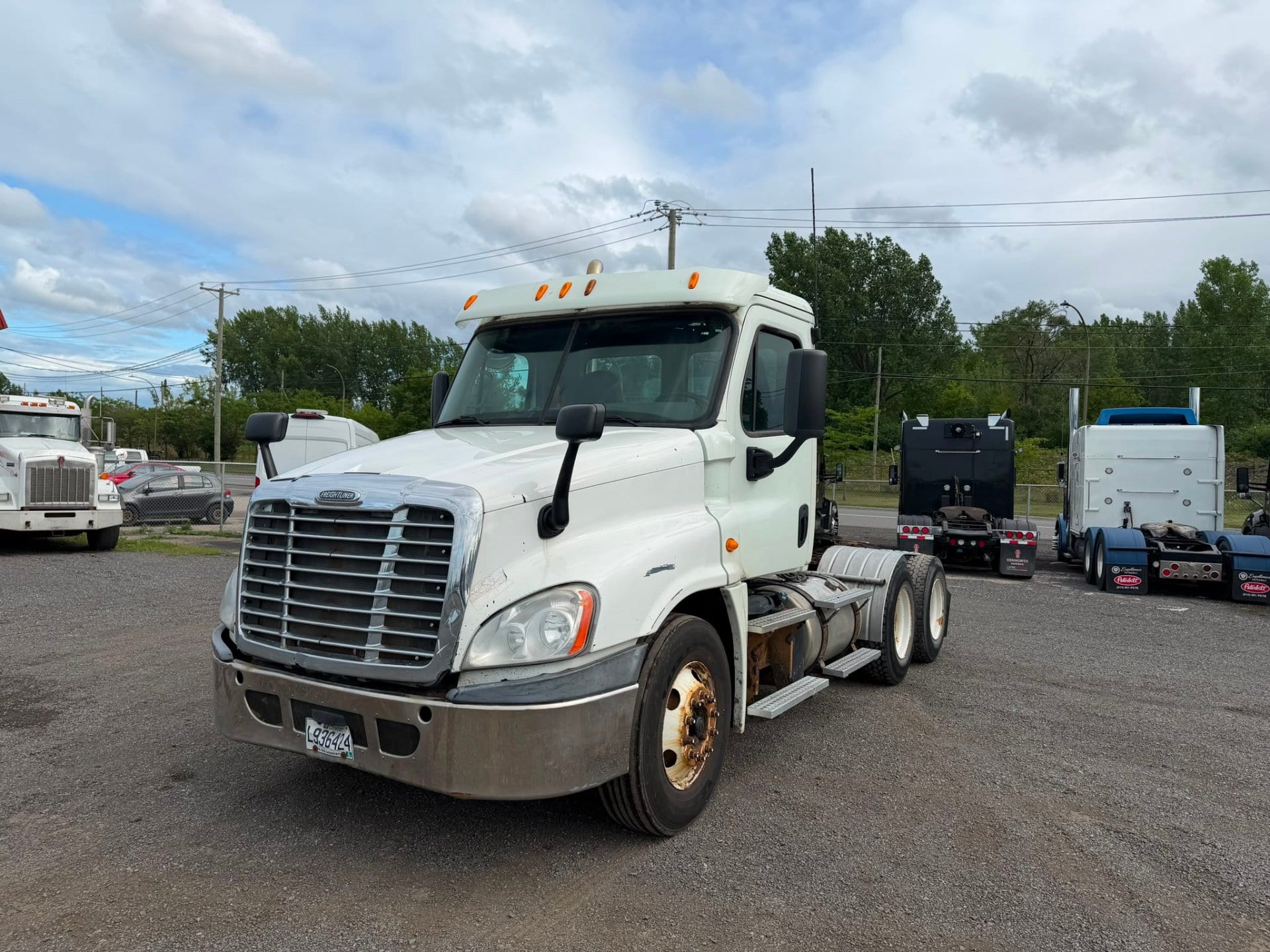 2013 Freightliner Cascadia DAYCAB